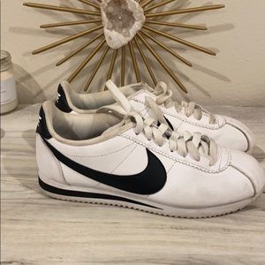 Nike Cortez sneaks